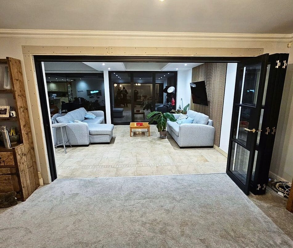 Black Heritage 4 Door Roomfold Grande (2 + 2 x 686mm Doors)